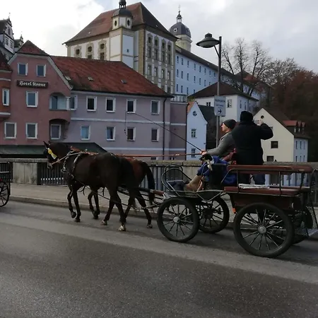 Ferienwohnung شقة Schernfeld